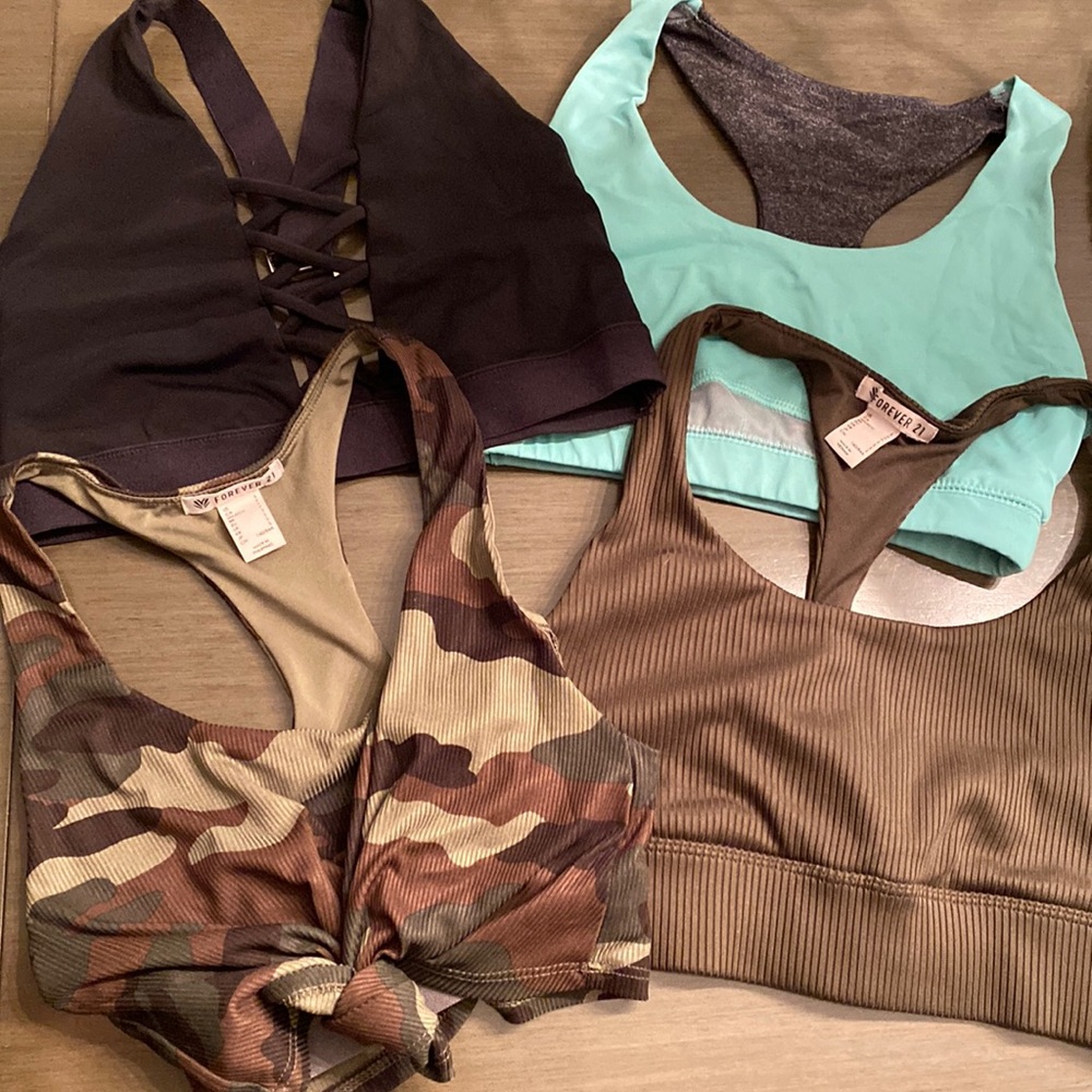 Lot bundle of 4 forever 21 sports bras - size small. Camo army crop top